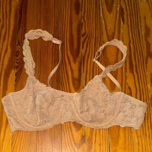 Aerie Tan Lace Underwire Bra with Scalloped Edges